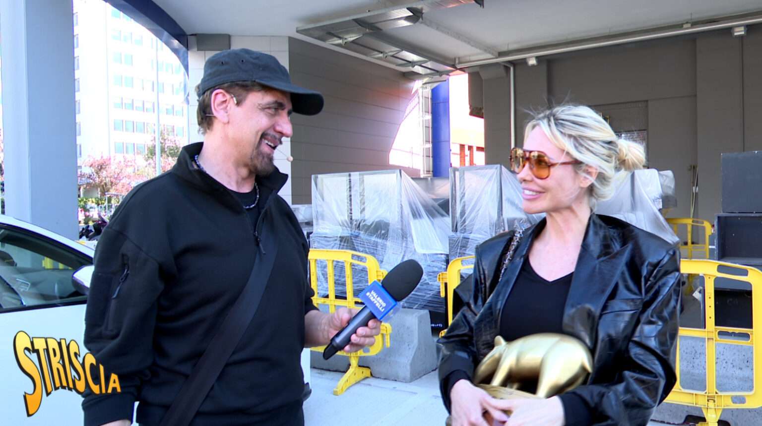 Striscia la notizia, Tapiro d’oro a Ilary Blasi: messaggio a Francesco Totti Striscia notizia Tapiro Blasi normodotati
