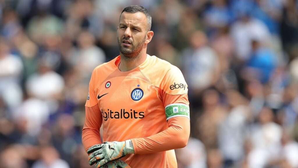 VIDEO – Inter, l’ultimo abbraccio della Nord ad Handanovic. E ora…