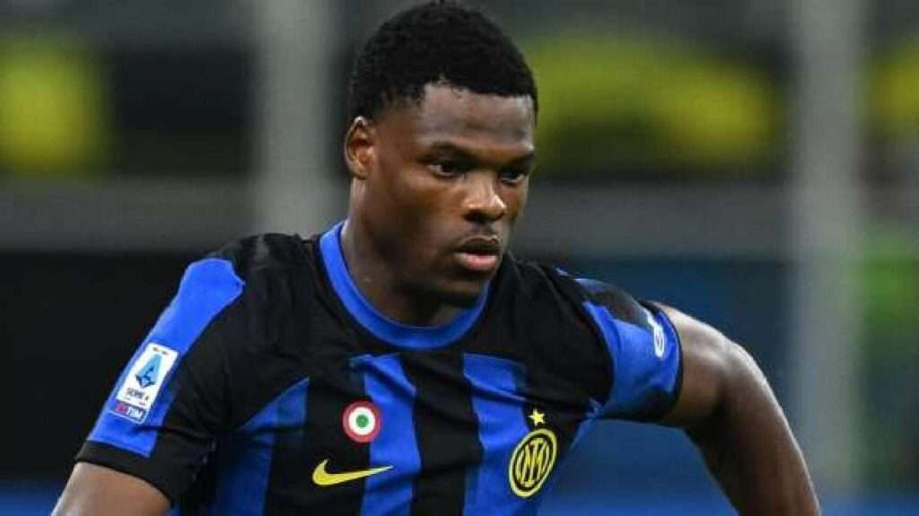 Inter, Denzel Dumfries ancora fuori: c’entra il mercato? Milan Inter titolari Dumfries calciomercato cessioni marotta