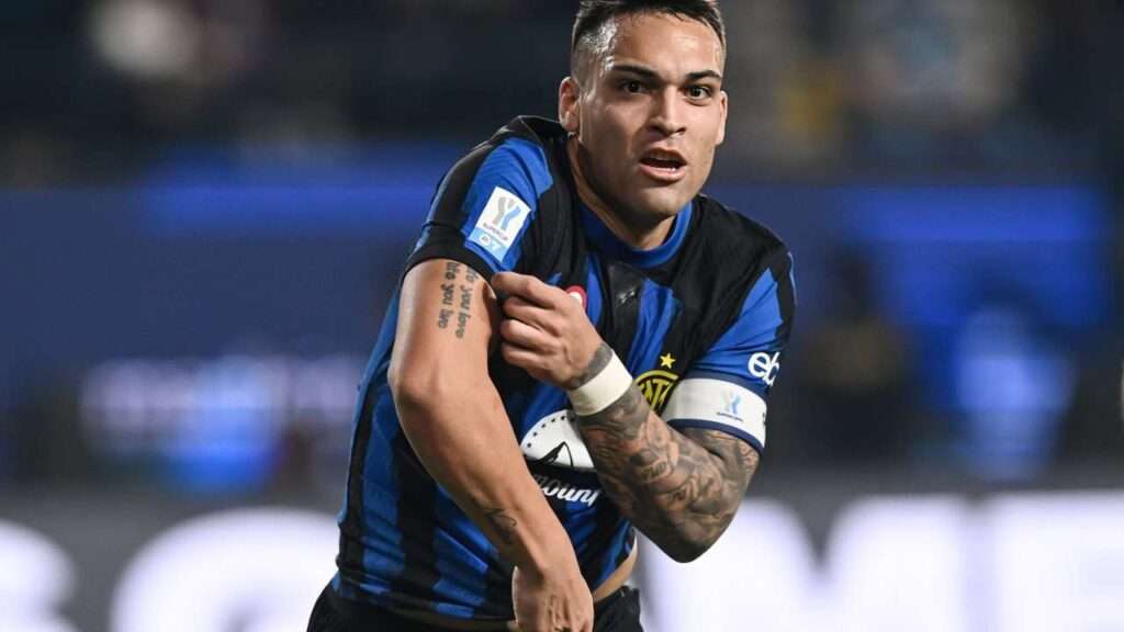 Calciomercato Inter, l’agente di Lautaro: è felice qui, ma il rinnovo… Napoli Inter Lautaro Martinez