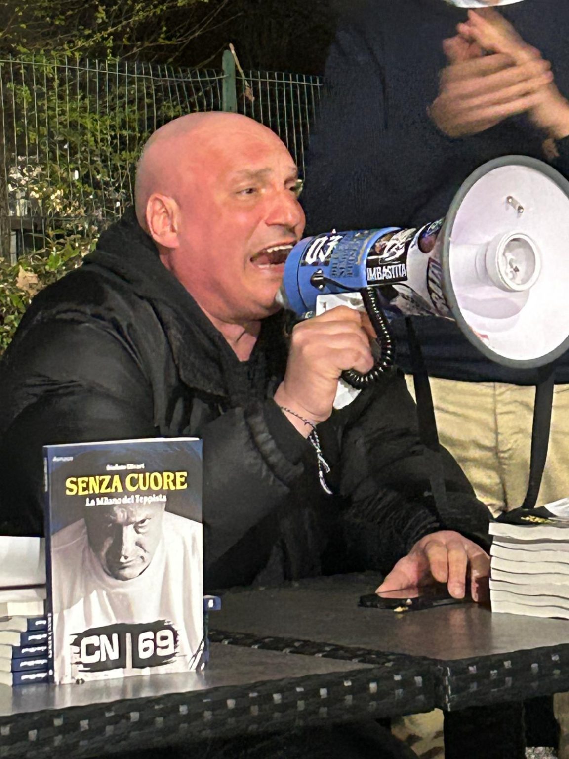 VIDEO – Inter, Nino Ciccarelli presenta Senza Cuore: la Curva Nord è la mia vita. Questo libro è per Dede… inter curva nord nino ciccarelli