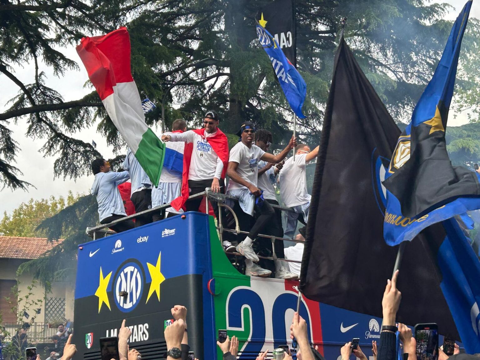 Scudetto Inter, la seconda stella vale 100 milioni. E la Champions League… scudetto inter milano duomo