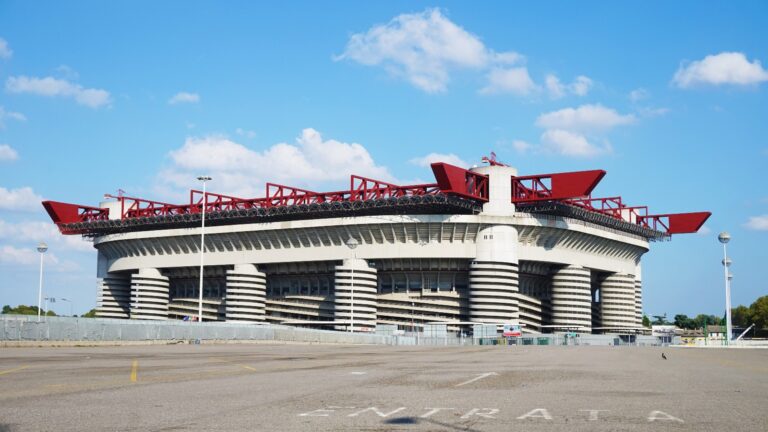 Via libera del Comune: San Siro a Inter e Milan Champions League San Siro Uefa inter