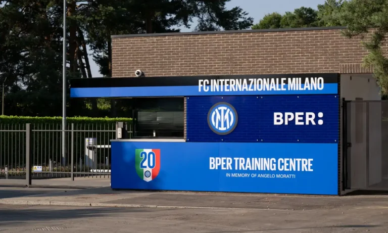 inter pinetina appiano chivu allenamento