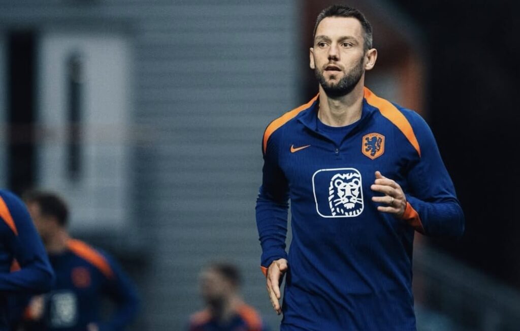 Calciomercato Inter, Stefan de Vrij interessa al Barcellona