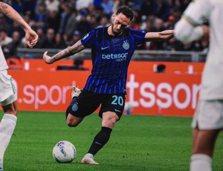 Calciomercato, l’Inter non esclude il rinnovo di Hakan Calhanoglu