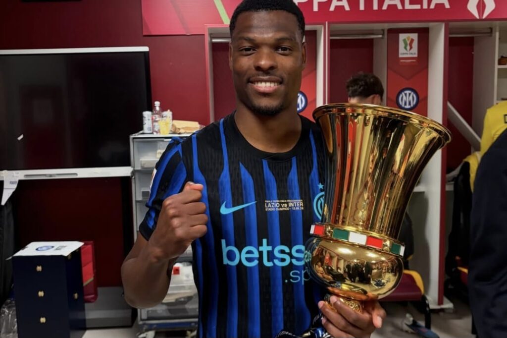 Calciomercato Inter: a destra il punto fermo è Denzel Dumfries (clausola permettendo)